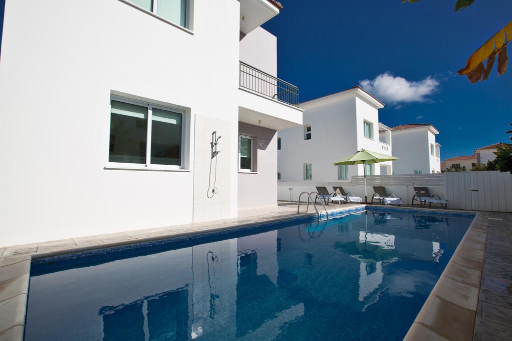 Avra Villas Paralimni Bilik gambar