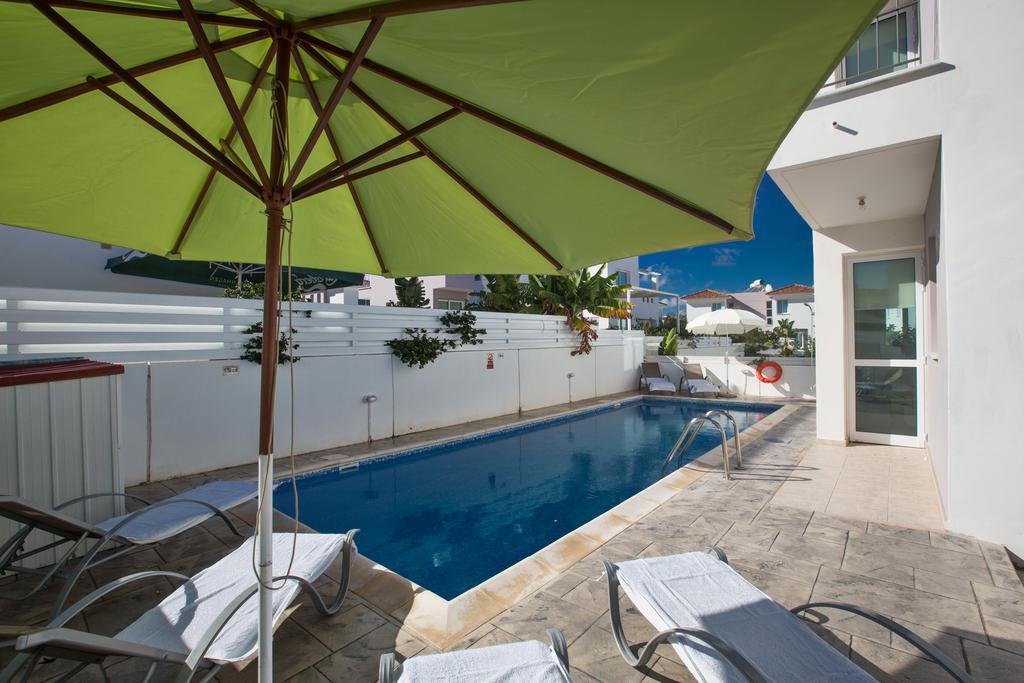 Avra Villas Paralimni Bilik gambar