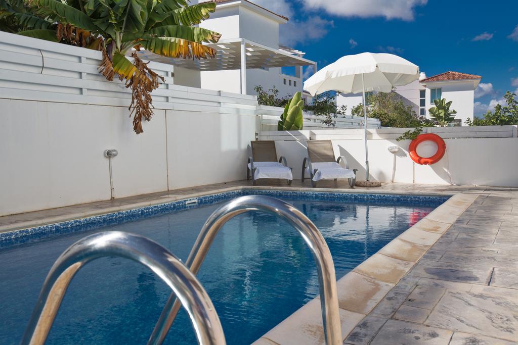 Avra Villas Paralimni Bilik gambar