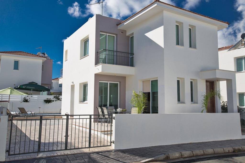 Avra Villas Paralimni Bilik gambar
