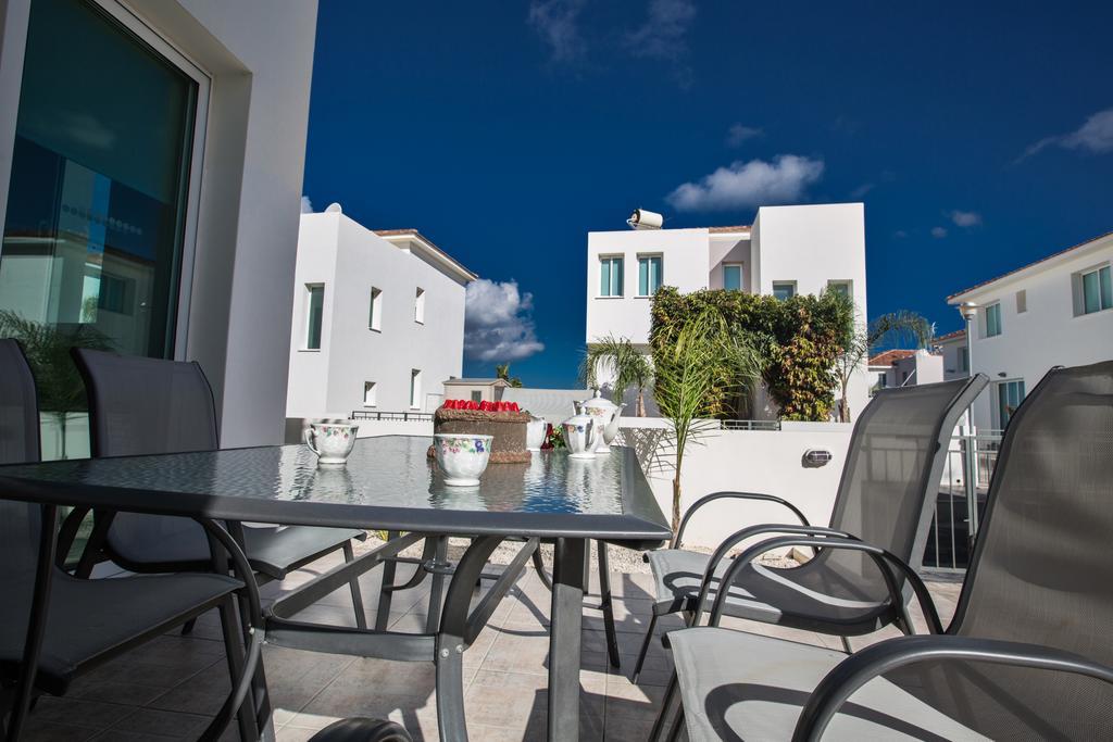 Avra Villas Paralimni Bilik gambar