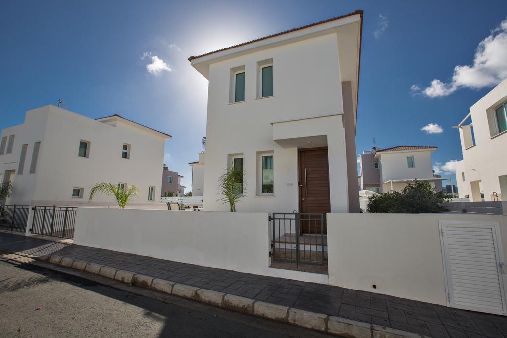 Avra Villas Paralimni Bilik gambar