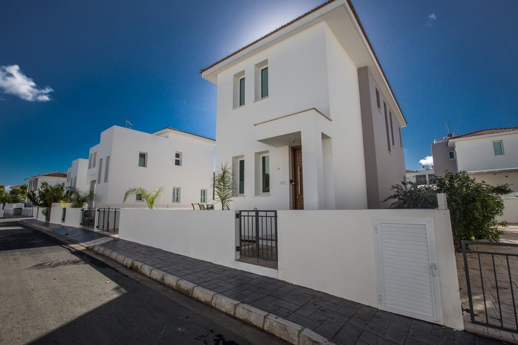 Avra Villas Paralimni Bilik gambar