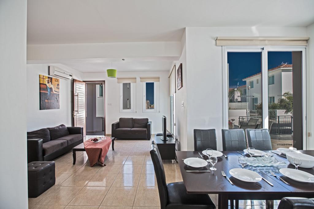Avra Villas Paralimni Bilik gambar