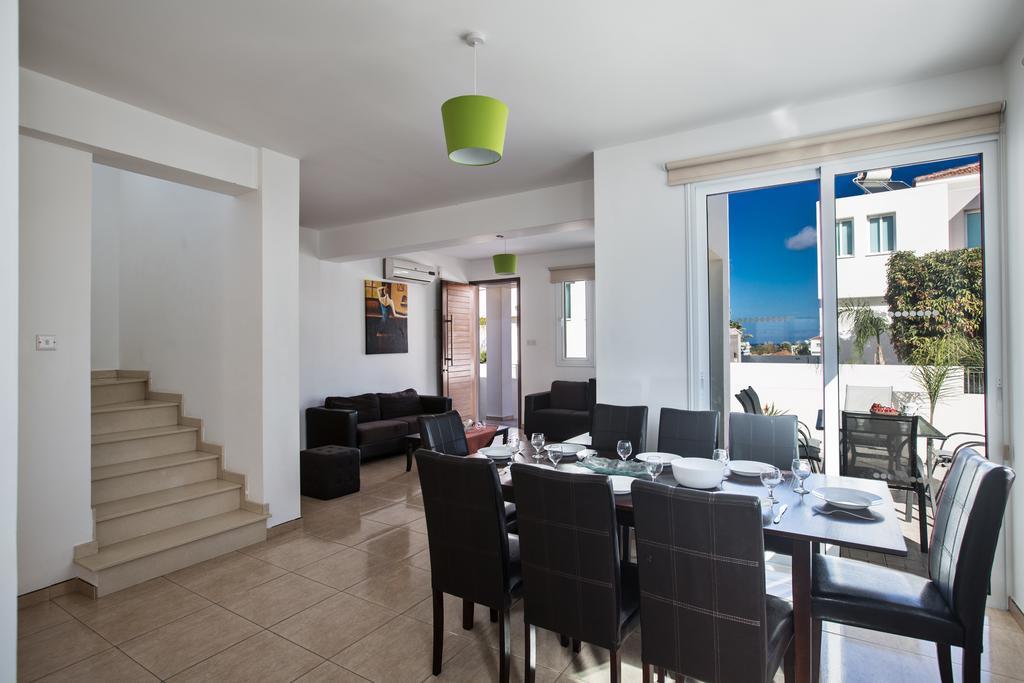 Avra Villas Paralimni Bilik gambar