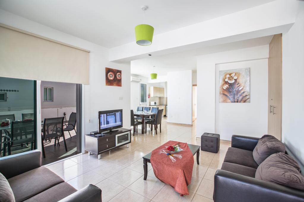 Avra Villas Paralimni Bilik gambar