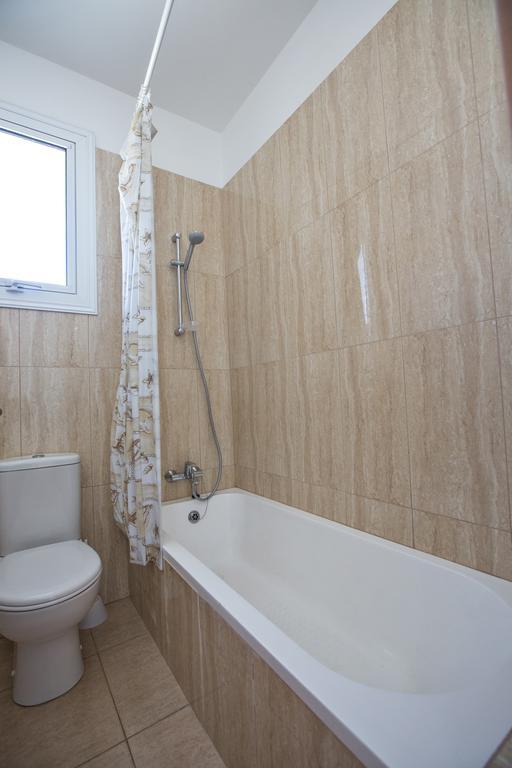 Avra Villas Paralimni Bilik gambar