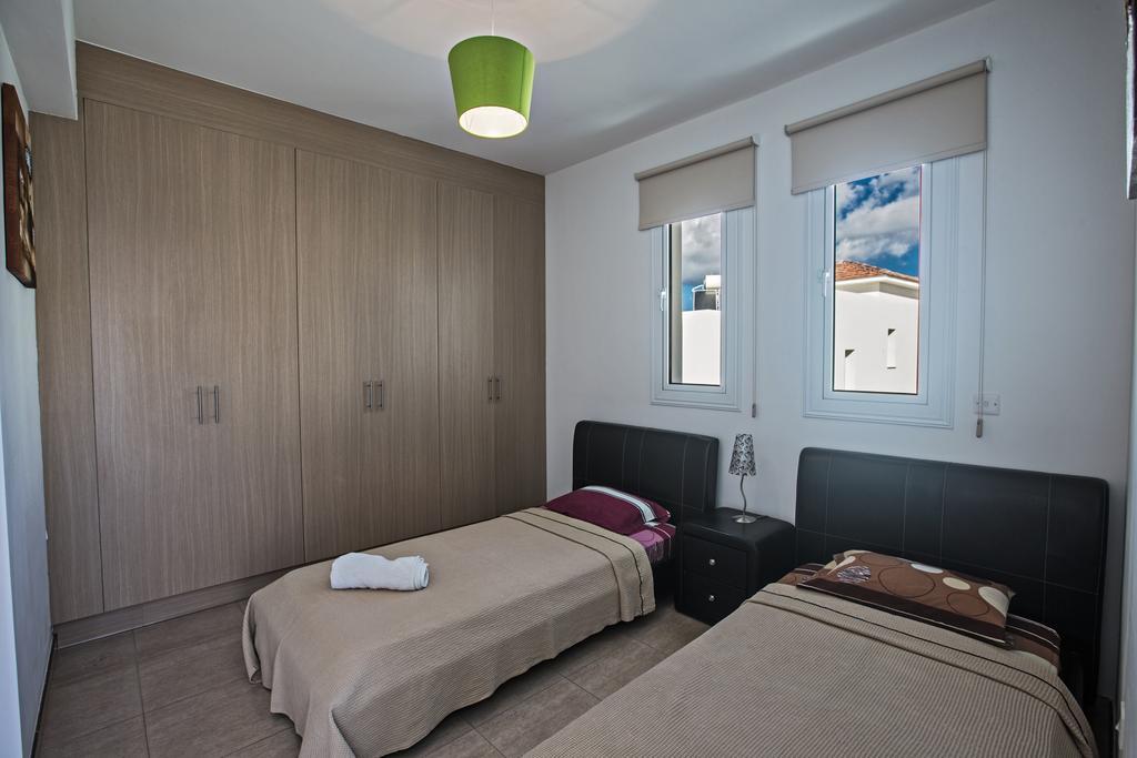 Avra Villas Paralimni Bilik gambar