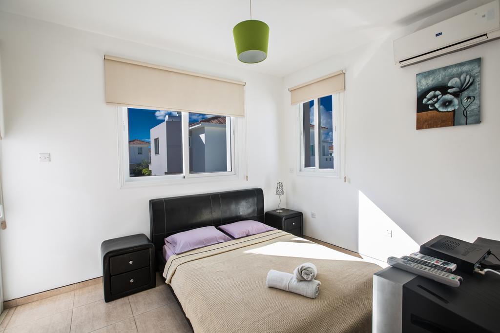 Avra Villas Paralimni Bilik gambar