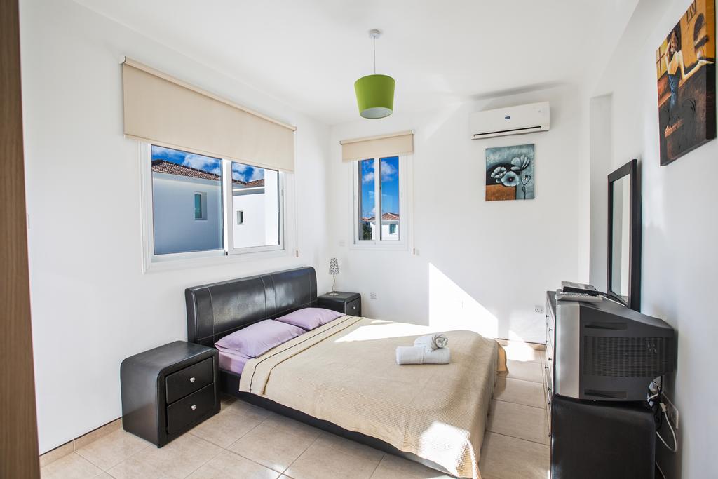 Avra Villas Paralimni Bilik gambar